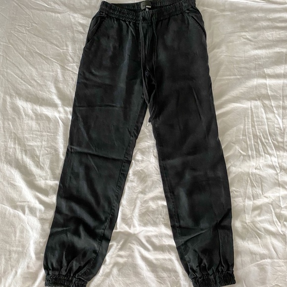 2/$50💙 CLOSET CLEAN OUT: Aritzia joggers - Picture 1 of 8